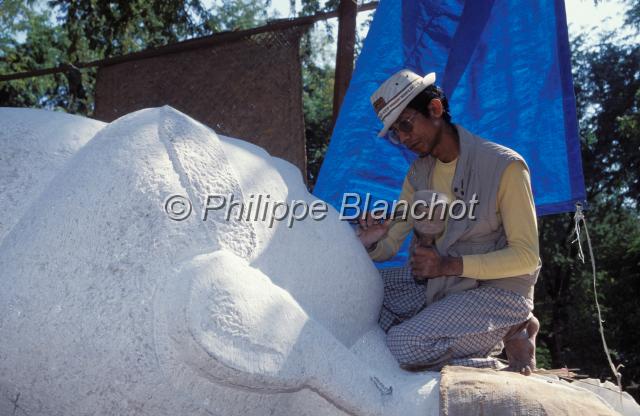 birmanie 17.JPG - Sculpteur de bouddha en marbreMandalayBirmanie (Myanmar)